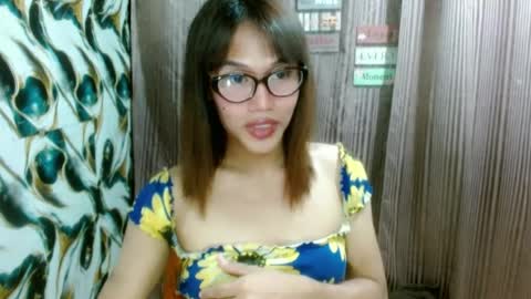 Snapshot of slutqueen_raz chatting on July 5, 2026, 12:34 pm Raz online show from July 5, 2026, 12:34 pm