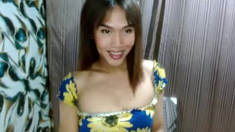 Snapshot of slutqueen_raz chatting on July 27, 2026, 10:33 am Raz online show from July 27, 2026, 10:33 am