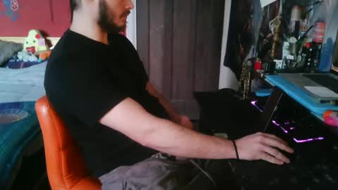Snapshot of slutsfriend chatting on June 2, 2026, 8:38 am Slutsfriend online show from June 2, 2026, 8:38 am