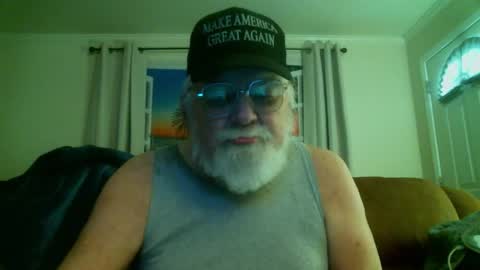 Snapshot of slydevil_sc chatting on January 7, 2026, 9:50 pm Sly online show from January 7, 2026, 9:50 pm