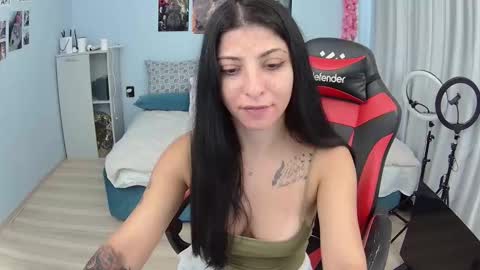 small_horny_girl online show from October 10, 2025, 7:29 am