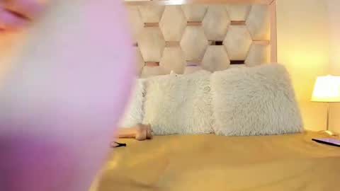 Small Hot19 online show from September 25, 2025, 9:57 am