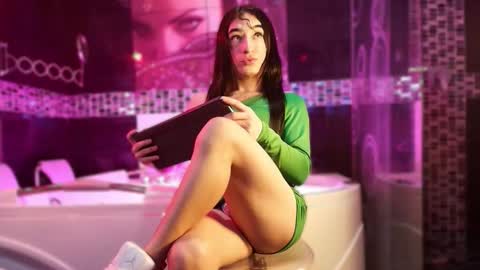 Small Hot19 online show from February 17, 2026, 9:39 am