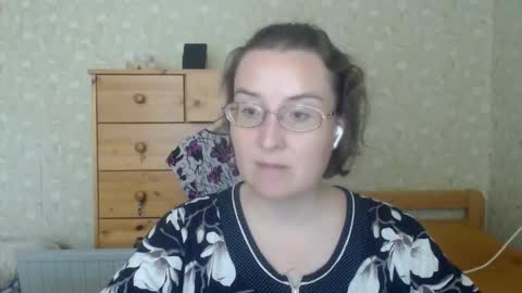 Snapshot of smart_rose chatting on September 13, 2025, 10:48 am smart_rose online show from September 13, 2025, 10:48 am