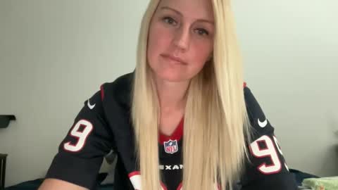 smexxii93 online show from April 17, 2026, 4:21 pm