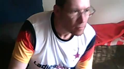 Snapshot of smi35 chatting on June 17, 2026, 3:02 pm smi35 online show from June 17, 2026, 3:02 pm