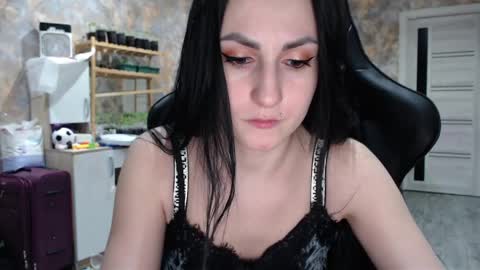 smile_cute_fox online show from May 14, 2026, 12:12 pm