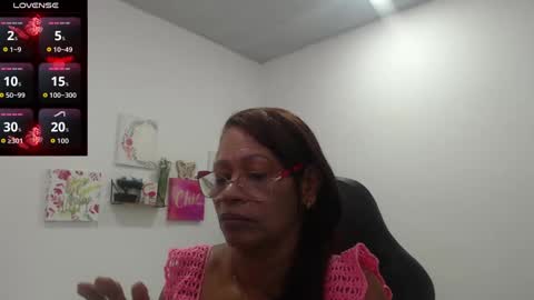Snapshot of smilet_milf chatting on October 12, 2025, 12:59 pm Smileth online show from October 12, 2025, 12:59 pm
