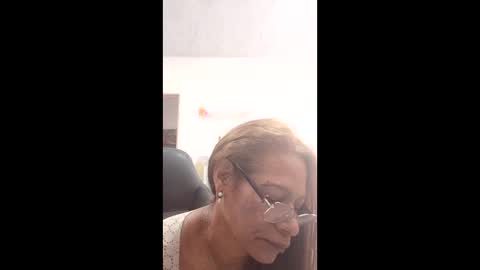 Snapshot of smilet_milf chatting on February 12, 2026, 1:17 pm Smileth online show from February 12, 2026, 1:17 pm