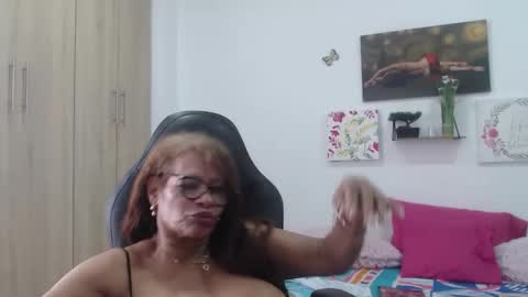 Snapshot of smilet_milf chatting on February 19, 2026, 5:20 pm Smileth online show from February 19, 2026, 5:20 pm