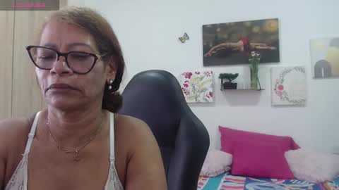 Snapshot of smilet_milf chatting on February 21, 2026, 1:01 pm Smileth online show from February 21, 2026, 1:01 pm