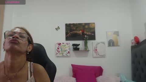 Snapshot of smilet_milf chatting on February 22, 2026, 12:36 pm Smileth online show from February 22, 2026, 12:36 pm