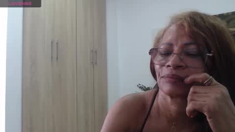 Snapshot of smilet_milf chatting on March 20, 2026, 5:07 pm Smileth online show from March 20, 2026, 5:07 pm