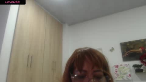 Snapshot of smilet_milf chatting on April 1, 2026, 1:01 pm Smileth online show from April 1, 2026, 1:01 pm