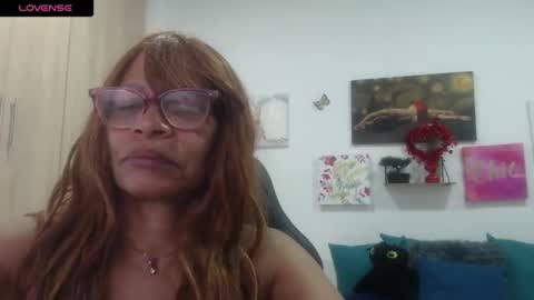 Snapshot of smilet_milf chatting on April 18, 2026, 12:31 pm Smileth online show from April 18, 2026, 12:31 pm