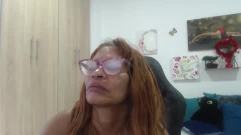 Snapshot of smilet_milf chatting on April 19, 2026, 6:10 pm Smileth online show from April 19, 2026, 6:10 pm