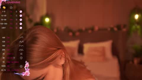 Snapshot of smiley_mia_ chatting on September 23, 2025, 5:32 am Mia online show from September 23, 2025, 5:32 am