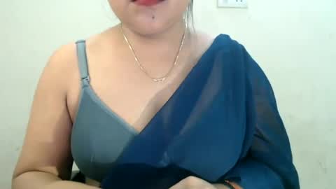 Snapshot of smiley_queen99 chatting on June 13, 2026, 1:53 pm smiley online show from June 13, 2026, 1:53 pm
