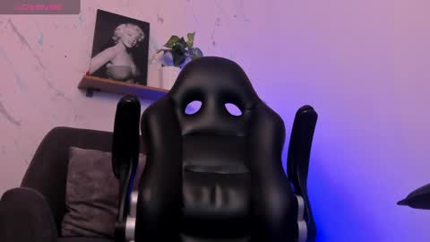 SMIT  online show from February 18, 2025, 8:36 pm