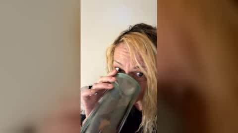 smittenkitten808 online show from April 5, 2026, 4:37 pm