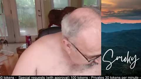 Snapshot of smokymountanman chatting on June 22, 2026, 11:35 pm smokymountanman online show from June 22, 2026, 11:35 pm