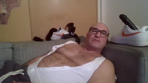 Snapshot of sneakerboy18 chatting on January 23, 2025, 6:35 pm sneakerboy18 online show from January 23, 2025, 6:35 pm