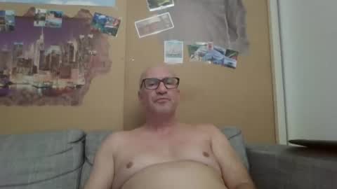 Snapshot of sneakerboy18 chatting on June 16, 2026, 4:42 pm sneakerboy18 online show from June 16, 2026, 4:42 pm
