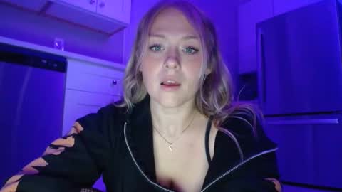 Snapshot of sneakyalicek chatting on November 17, 2025, 4:51 am sneakyalicek online show from November 17, 2025, 4:51 am