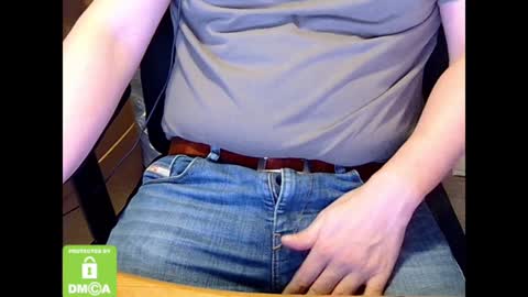 Snapshot of sneakybill82 chatting on December 21, 2024, 1:32 pm Sneakybill online show from December 21, 2024, 1:32 pm