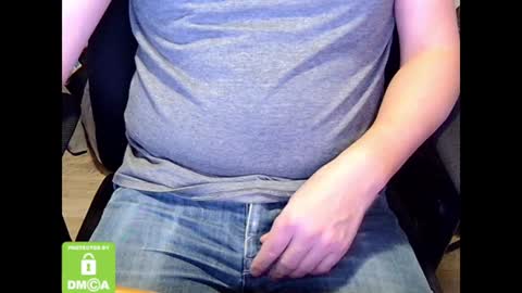 Snapshot of sneakybill82 chatting on December 29, 2024, 5:44 pm Sneakybill online show from December 29, 2024, 5:44 pm