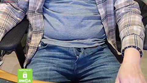 Snapshot of sneakybill82 chatting on March 4, 2025, 8:38 pm Sneakybill online show from March 4, 2025, 8:38 pm