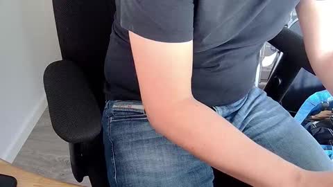 Snapshot of sneakybill82 chatting on September 17, 2025, 6:04 am Sneakybill online show from September 17, 2025, 6:04 am