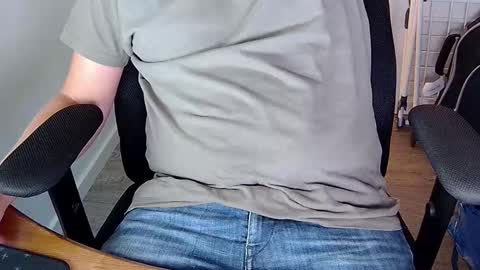 Snapshot of sneakybill82 chatting on September 19, 2025, 7:36 pm Sneakybill online show from September 19, 2025, 7:36 pm