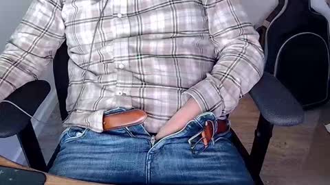 Snapshot of sneakybill82 chatting on October 28, 2025, 9:39 pm Sneakybill online show from October 28, 2025, 9:39 pm