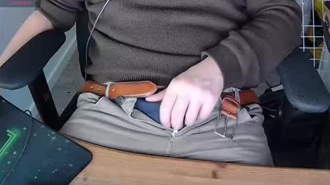 Snapshot of sneakybill82 chatting on December 14, 2025, 10:58 pm Sneakybill online show from December 14, 2025, 10:58 pm