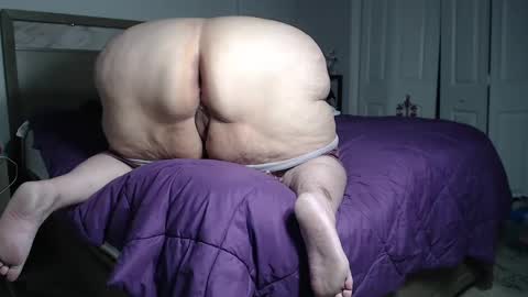 Snapshot of snoqueen954321 chatting on January 8, 2025, 12:38 am Snoqueen online show from January 8, 2025, 12:38 am