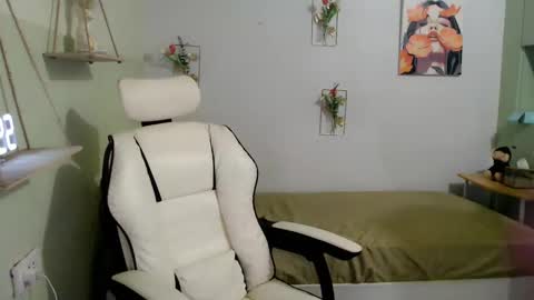 snow_2000 online show from December 5, 2024, 7:16 am