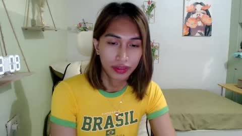 snow_2000 online show from December 12, 2024, 12:01 pm