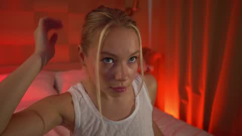 Candice Snow online show from December 19, 2024, 10:24 am