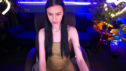 snow_whiteeex online show from January 14, 2025, 2:11 pm