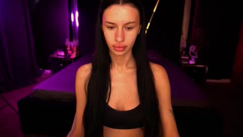 snow_whiteeex online show from September 13, 2025, 5:40 am