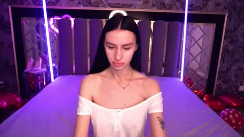 snow_whiteeex online show from February 14, 2026, 6:43 am