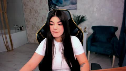 Snapshot of snowingwinter chatting on February 20, 2026, 7:36 pm snowingwinter online show from February 20, 2026, 7:36 pm