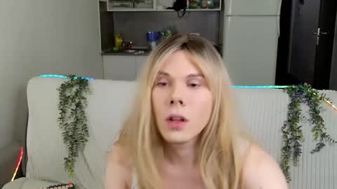 Snowwgirlls online show from February 28, 2026, 10:11 pm