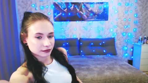 SnowWhate 00 online show from April 6, 2026, 6:53 pm