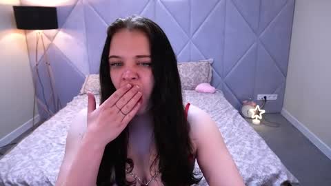 Snapshot of snowwhite_bella chatting on May 3, 2026, 6:47 pm snowwhite_bella online show from May 3, 2026, 6:47 pm