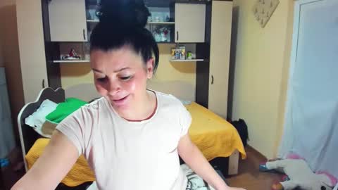 Snapshot of soffy_skye chatting on February 15, 2026, 5:37 am Soffy online show from February 15, 2026, 5:37 am