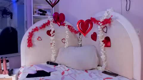 sofhia_turner online show from February 12, 2025, 12:33 pm
