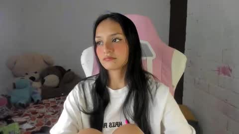 sofia online show from November 1, 2025, 5:37 pm