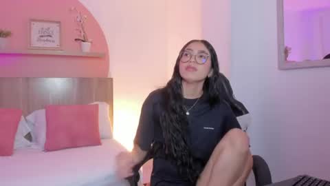 Snapshot of sofi_alix chatting on June 11, 2026, 7:12 pm S O F I online show from June 11, 2026, 7:12 pm